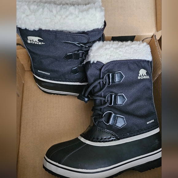 Sorel Kids waterproof Winter Boots in size 1 - Picture 1 of 4